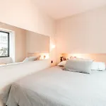 Апартаменты The Founders Residency, Praca Flores *