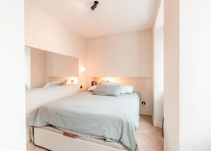 The Founders Residency, Praca Flores *